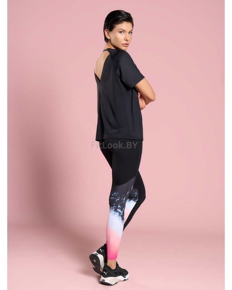 Футболка свободного силуэта с фигурным вырезом на спинке