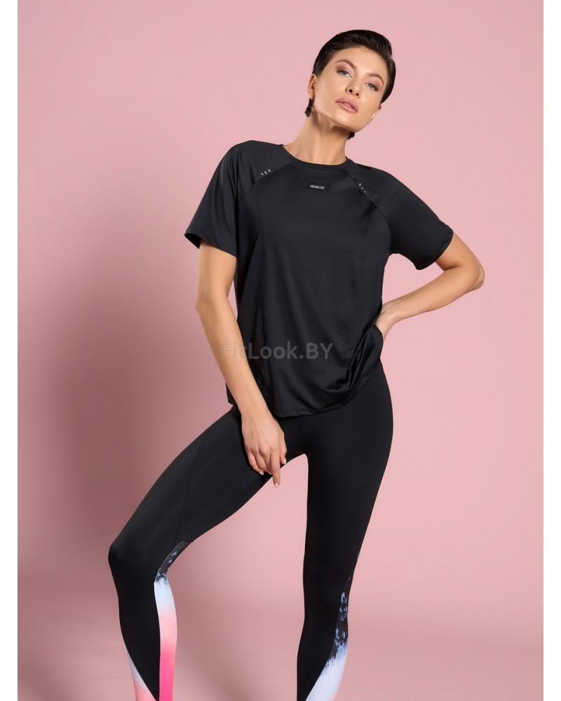 Футболка свободного силуэта с фигурным вырезом на спинке