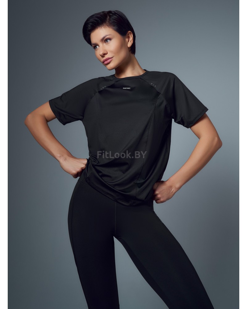 Футболка свободного силуэта с фигурным вырезом на спинке