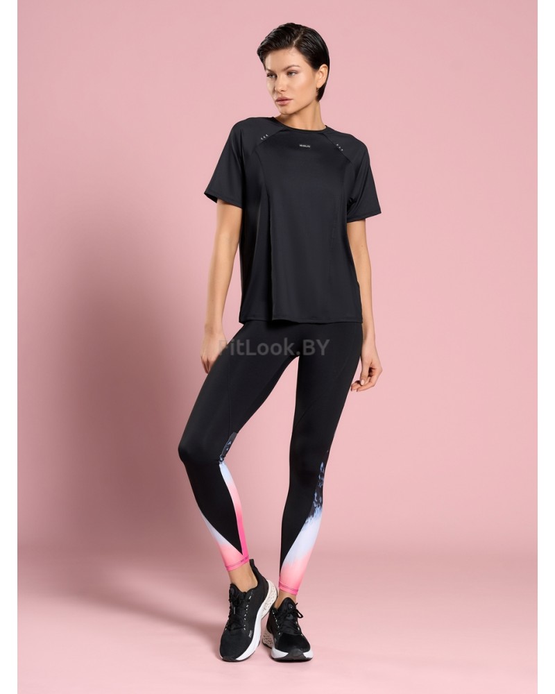 Футболка свободного силуэта с фигурным вырезом на спинке