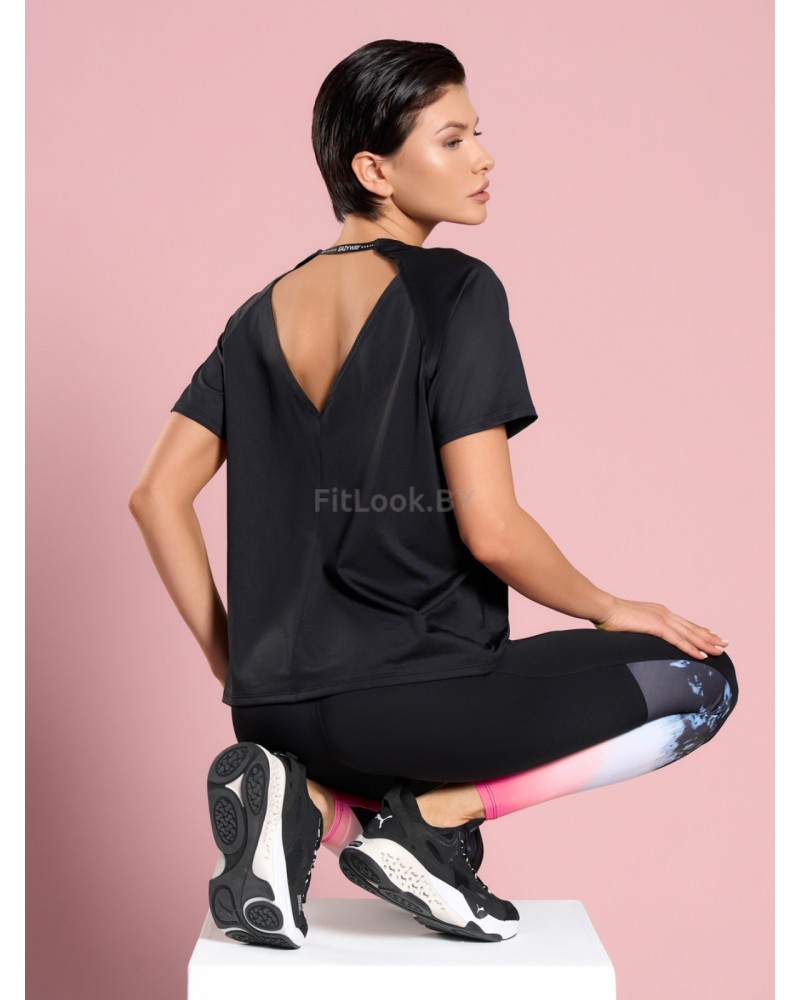 Футболка свободного силуэта с фигурным вырезом на спинке