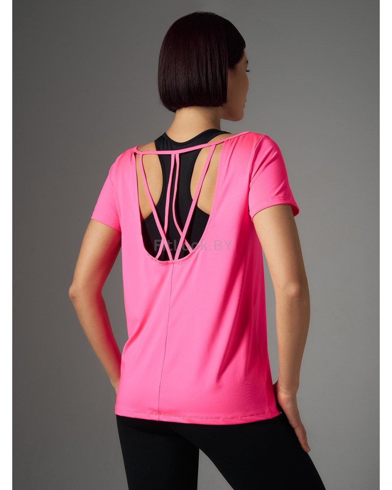 Футболка прямого силуэта с открытой спиной 