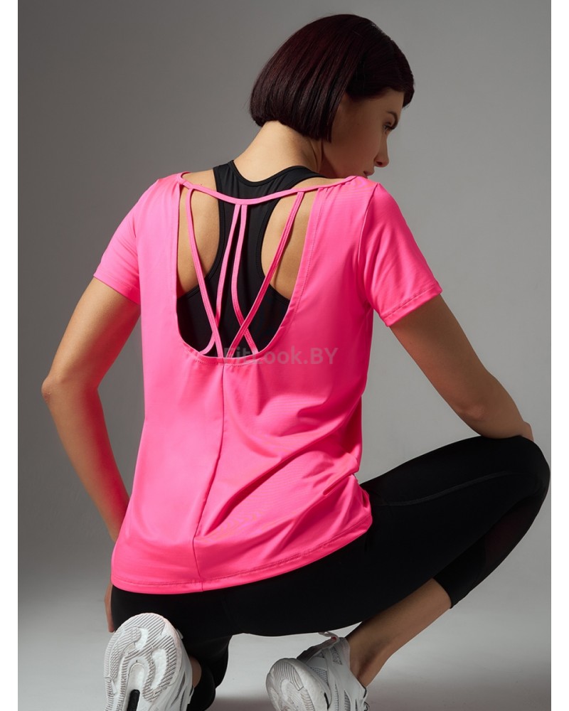 Футболка прямого силуэта с открытой спиной 