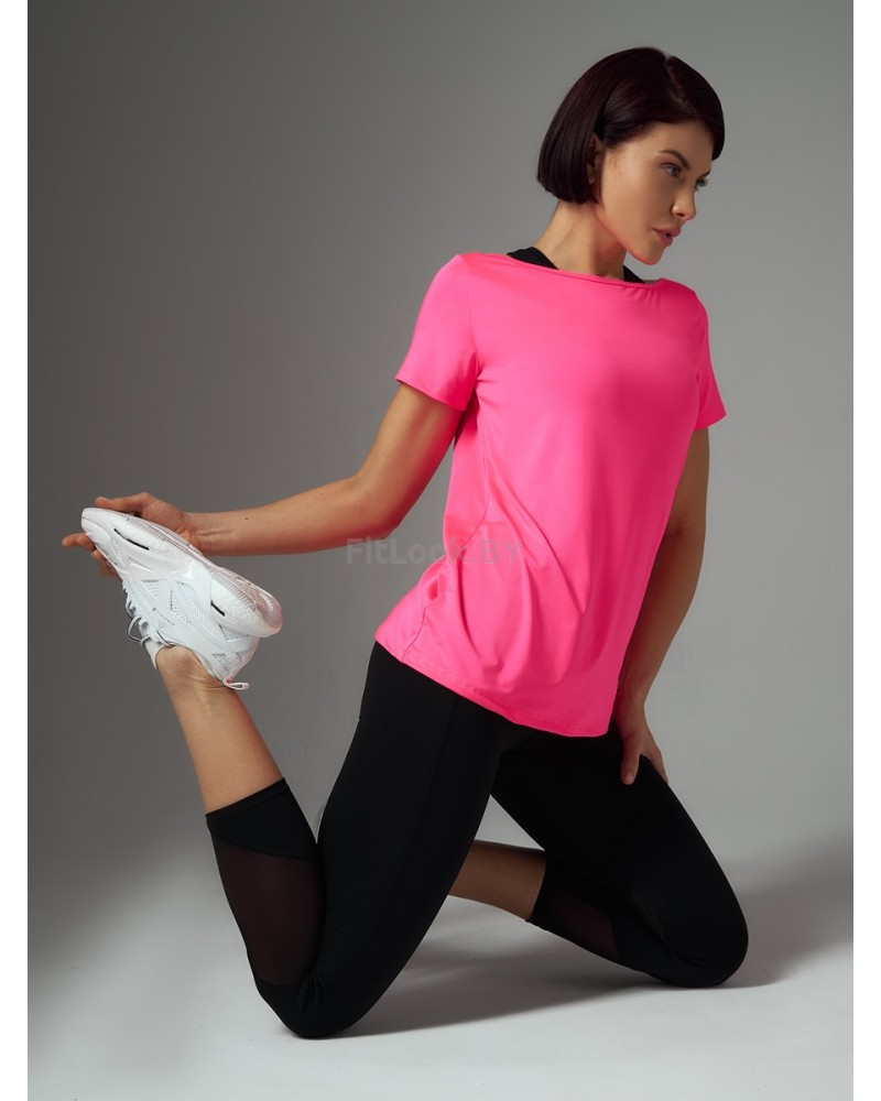 Футболка прямого силуэта с открытой спиной 