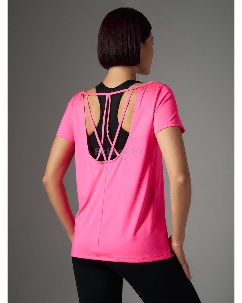 Футболка прямого силуэта с открытой спиной 