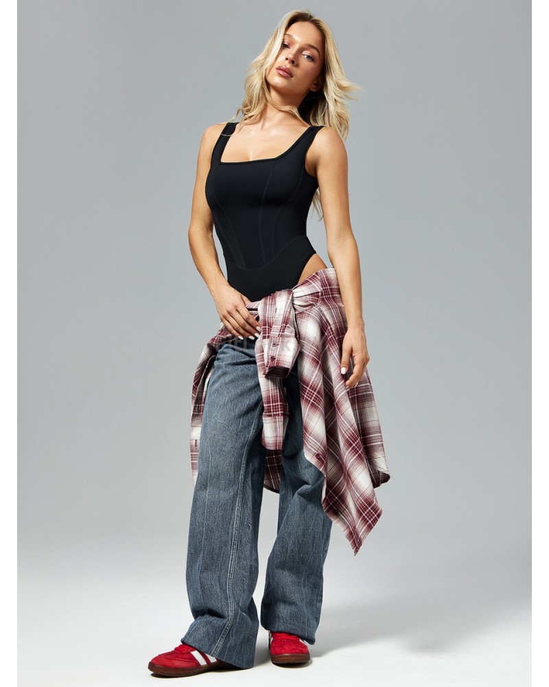 Боди с фигурным вырезом по переду