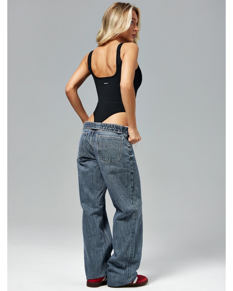 Боди с фигурным вырезом по переду