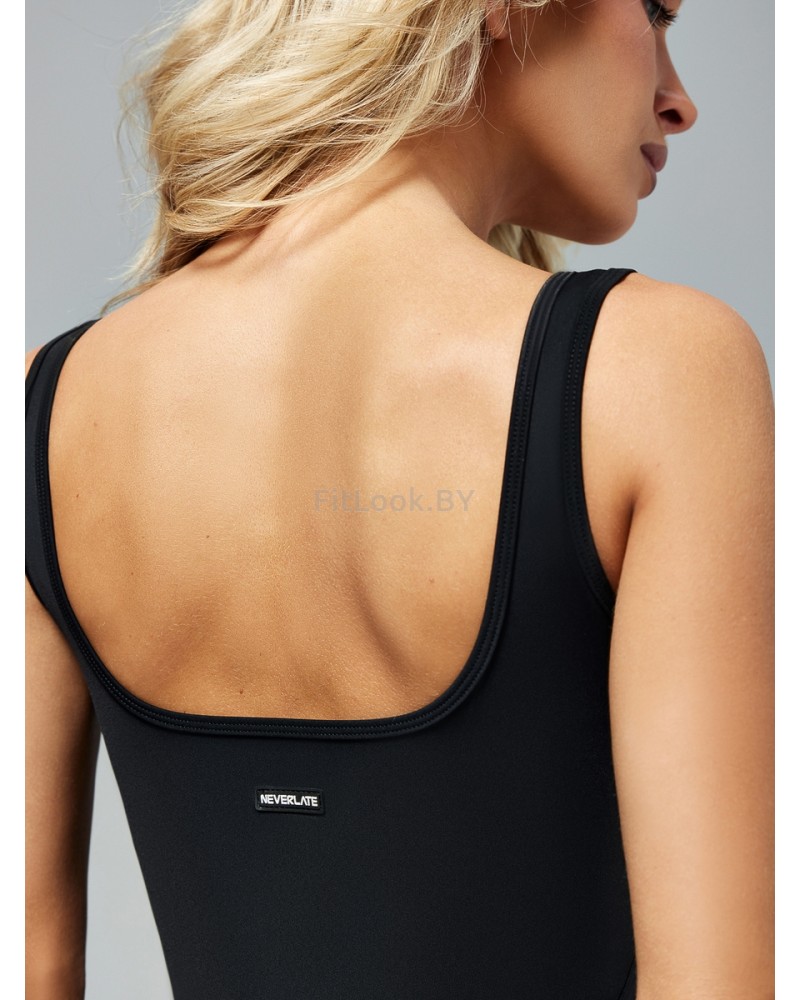 Боди с фигурным вырезом по переду