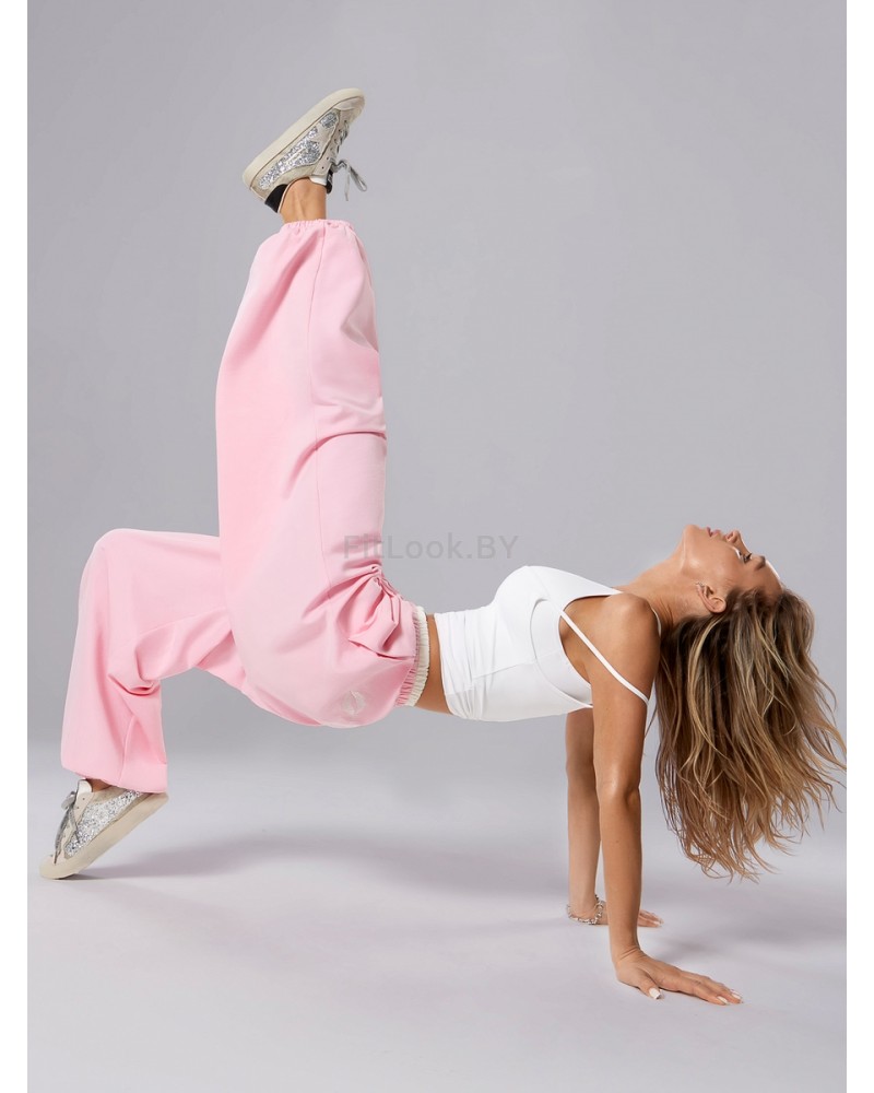 Спортивные брюки свободного кроя