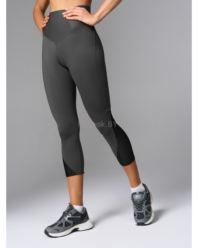 Моделирующие укороченные леггинсы 7/8